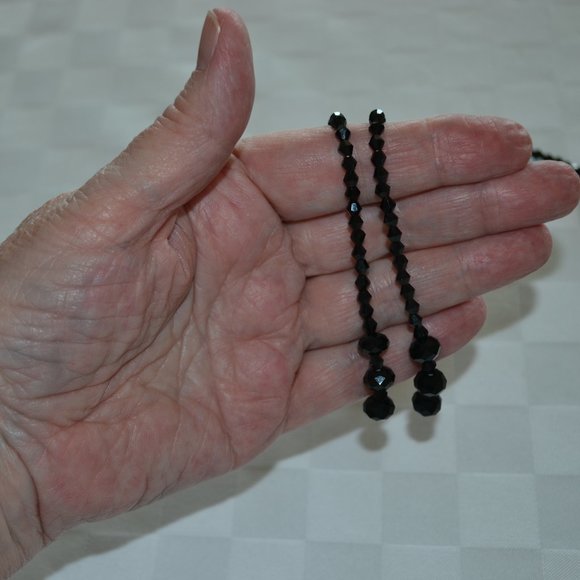 45" Long Black Faceted Crystal Beaded Lariat - Picture 5 of 8